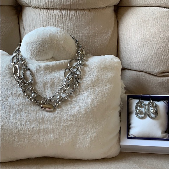 B2GOFREE 🍭New in Bag Premier Design necklace - Picture 3 of 3